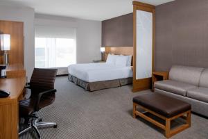Postel nebo postele na pokoji v ubytování Hyatt Place Dallas/The Colony