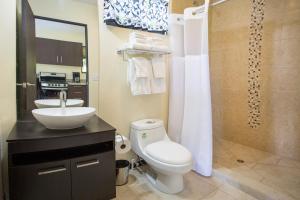 Vannituba majutusasutuses Tropical Paradise Villa - Beautiful Pool, Surrounded by Nature and Wildlife! +33 fotot