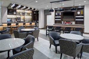 Lounge nebo bar v ubytování Hyatt Place Dallas/The Colony