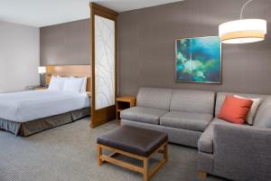 Postel nebo postele na pokoji v ubytování Hyatt Place Dallas/The Colony