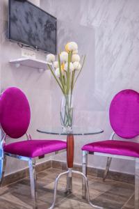 Телевизор и/или развлекательный центр в Luxury Boutique Studio Apartments