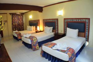 Кровать или кровати в номере Suites Cancun Center