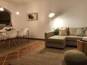 Prostor za sedenje u objektu Ericeira Boutique Apartment - byEME