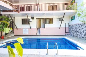 Bazén v ubytování Hotel Flor Blanca nebo v jeho okolí