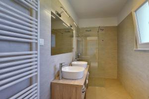 Koupelna v ubytování Holiday Home Bellissima + 37 fotografií