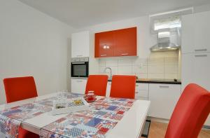 Kuchyň nebo kuchyňský kout v ubytování Apartments Elviana