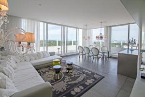Uma área de estar em Yoo Punta del Este - Rental Club Apartments