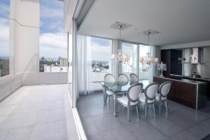 A cozinha ou cozinha compacta de Yoo Punta del Este - Rental Club Apartments
