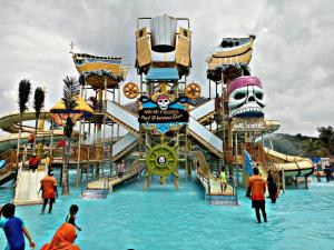 a water park with a water slide at The Loft Plaza Hotel in Bangi
