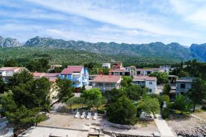 a city with houses and mountains in the background at Villa Marijana-Direktno na moru in Seline