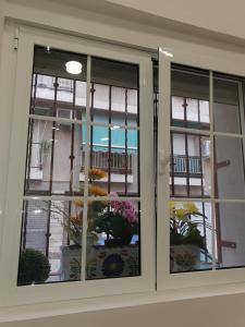 アリカンテにあるBeautiful and nice Loft - Alicanteの花窓