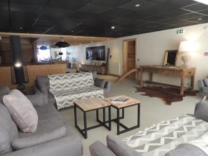 Ein Sitzbereich in der Unterkunft Luxury 2 Bedroom Apartment with view of Mont Blanc
