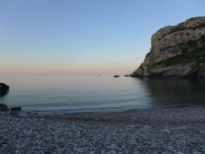 Afbeelding uit fotogalerij van Delfinaki studio in Lionas