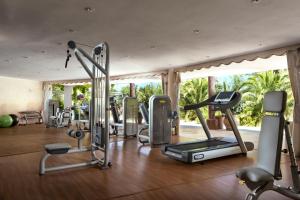 Fitness centrum a/nebo fitness zařízení v ubytování Hotel Marinedda Thalasso & Spa