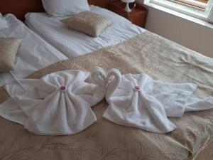 מיטה או מיטות בחדר ב-CAPUCCINO GUEST APARTMENTS - FREE PARKING and Wi-Fi