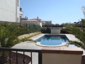 a swimming pool in a yard next to a building at Llevant 3 in L'Ampolla