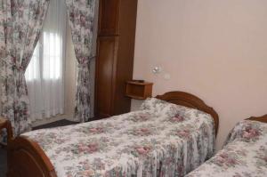 Postel nebo postele na pokoji v ubytování Hotel du Commerce