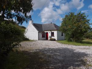 Gallery image of Blossom Cottage in Lonmore