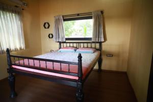 Krevet ili kreveti u jedinici u objektu SaffronStays Little Paradise, Murud