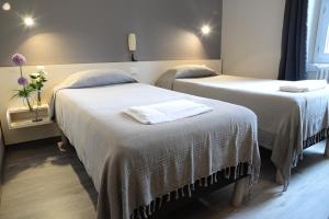 Postel nebo postele na pokoji v ubytování Hôtel Acropolis - Lourdes