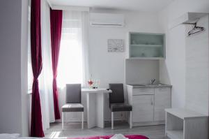 A kitchen or kitchenette at Apartmani Banja SPA