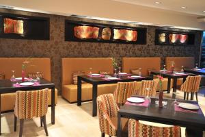 Um restaurante ou outro lugar para comer em Hotel Kalloni