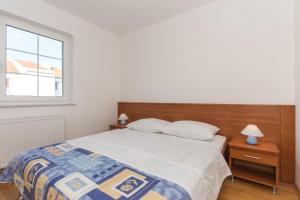 Postel nebo postele na pokoji v ubytování Apartments Isabela Punat by El-Pi Tours
