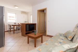 TV a/nebo společenská místnost v ubytování Apartments Isabela Punat by El-Pi Tours