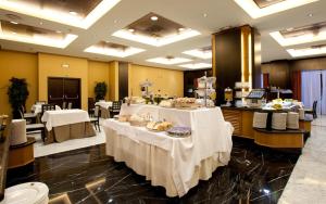 Příslušenství pro přípravu čaje a kávy v ubytování Hotel Cordoba Center