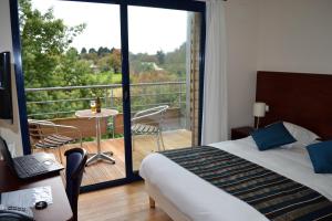 Ένα ή περισσότερα κρεβάτια σε δωμάτιο στο Hôtel Le Trécelin