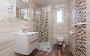 Kúpeľňa v ubytovaní Apartments Đordić + 37 fotografií
