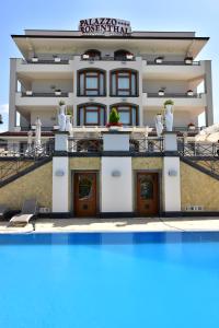 The swimming pool at or close to Palazzo Rosenthal Vesuview Hotel & Resort