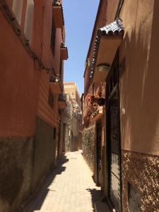 an alley with an alley way between two buildings at Dar Dikrayat in Marrakesh