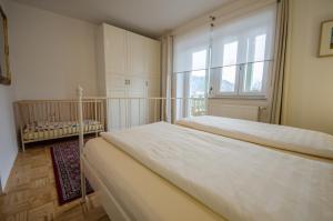 A bed or beds in a room at Apartments Vila Marjetica