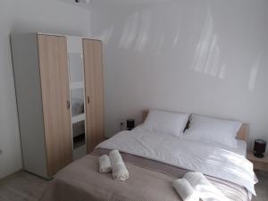 a bedroom with a bed with two towels on it at Mario Apartament regim hotelier in Reşiţa