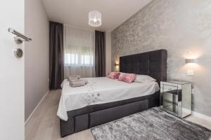 Łóżko lub łóżka w pokoju w obiekcie Luxury Apartments Marija