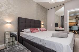 Łóżko lub łóżka w pokoju w obiekcie Luxury Apartments Marija
