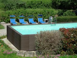 Bazén v ubytování L'Isolo b&b e case vacanza nebo v jeho okolí
