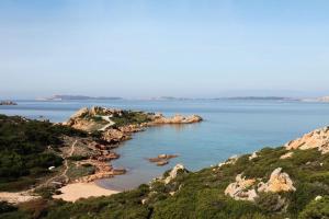 a large body of water with mountains at Residenza Marginetto in La Maddalena
