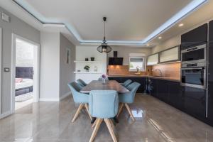 Kuchnia lub aneks kuchenny w obiekcie Luxury Apartments Marija