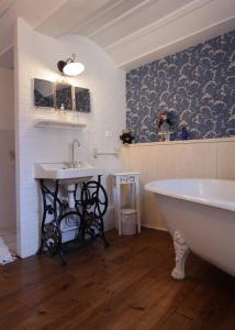 a bathroom with a bath tub and a sink at le clos saint François in Beaune-sur-Arzon