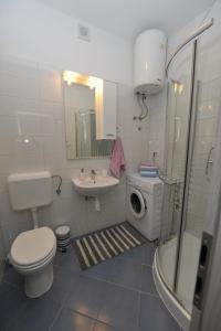 Kúpeľňa v ubytovaní Apartman Mirakul + 18 fotografií