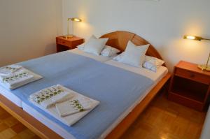 Posteľ alebo postele v izbe v ubytovaní Apartmani Misic