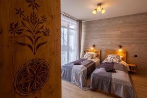 Posteľ alebo postele v izbe v ubytovaní Domki Tatrzański Ogród Regional Houses Zakopane