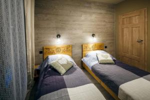 Posteľ alebo postele v izbe v ubytovaní Domki Tatrzański Ogród Regional Houses Zakopane