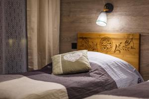 Łóżko lub łóżka w pokoju w obiekcie Tatrzański Ogród Regional Houses Zakopane