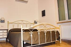 A bed or beds in a room at Ricciolandia Suites
