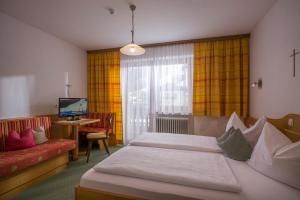 A bed or beds in a room at Ferienhaus Resi & Obermoser