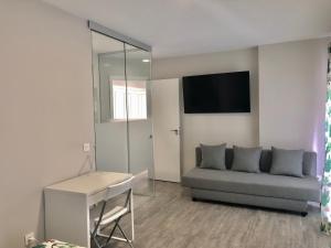 Televisyen dan/atau pusat hiburan di Plaza 5 Carabanchel Apartment