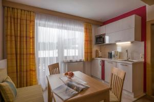 A kitchen or kitchenette at Ferienhaus Resi & Obermoser